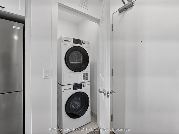 4th image of 461 Green Rd #703