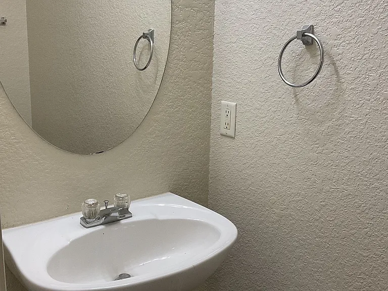 1603 Dugger Cir #C — Photo 8