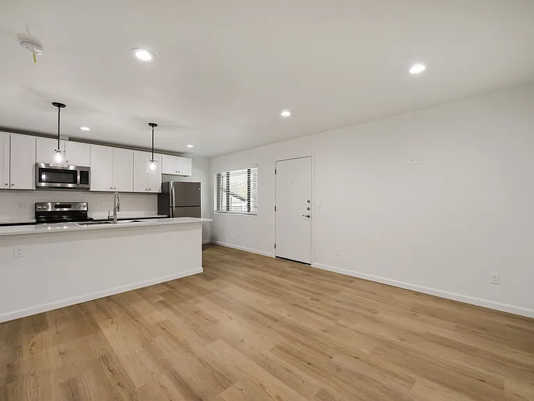 4823 Gaston Ave — Photo 4