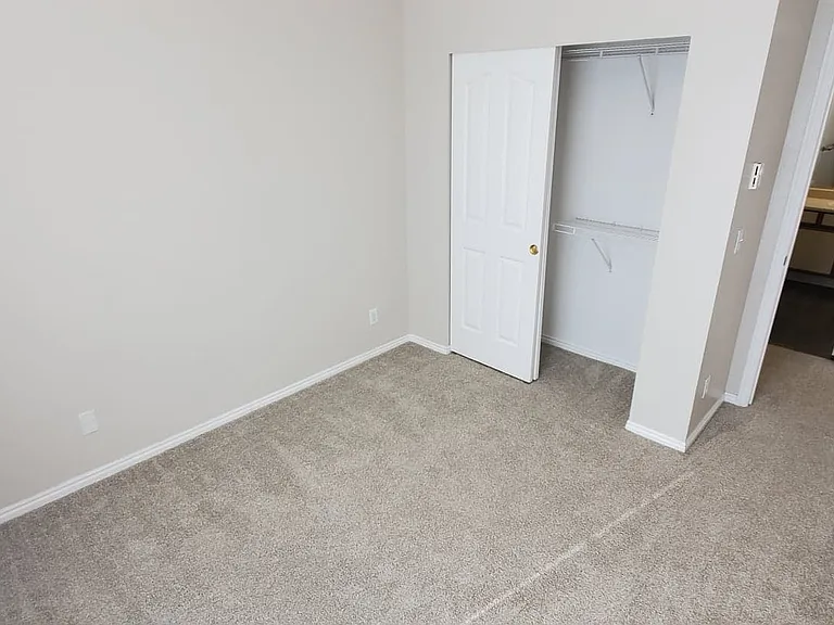 Parkwood Pointe Apartments — Photo 73