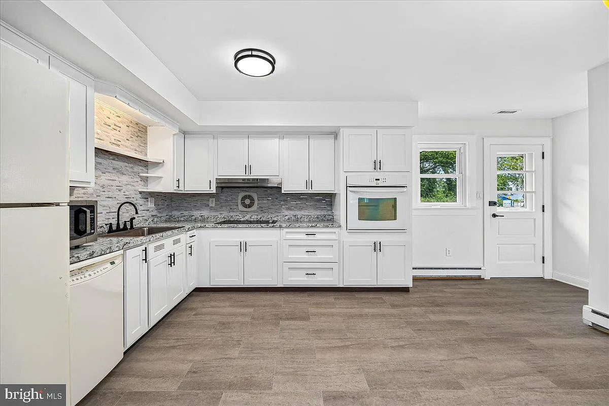 3 bed, 1258 sqft, $3,800 — Photo 2