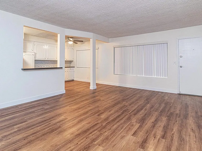 1254 E 1st St #12 — Photo 2