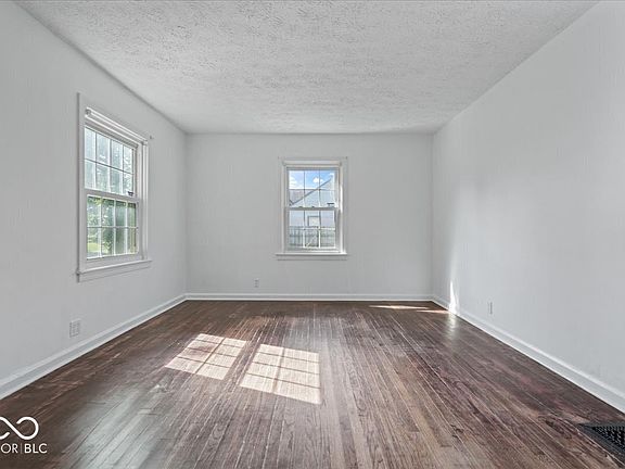 5th image of 48 Rosemere Ave