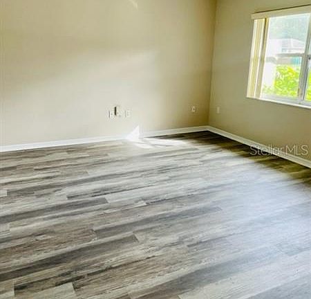 4th image of 415 E Mills Ave