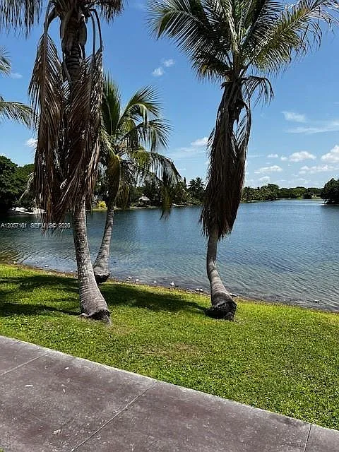Promenade At Kendale Lake — Photo 2