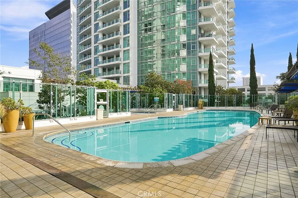 2 bed, 1249 sqft, $5,500 — Photo 2