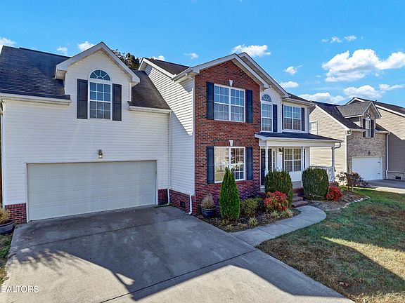 2nd image of 3211 Gaslight Ln