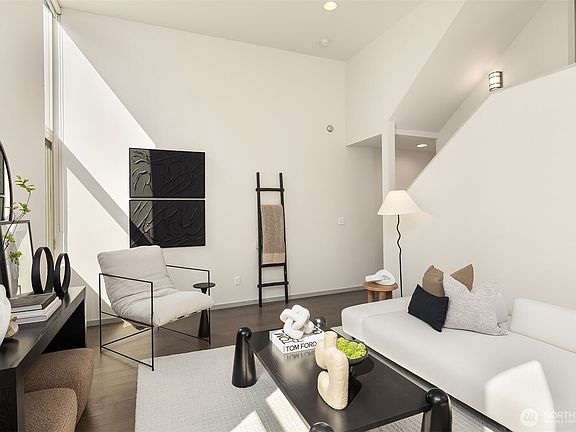5th image of 2531 13th Avenue S #B