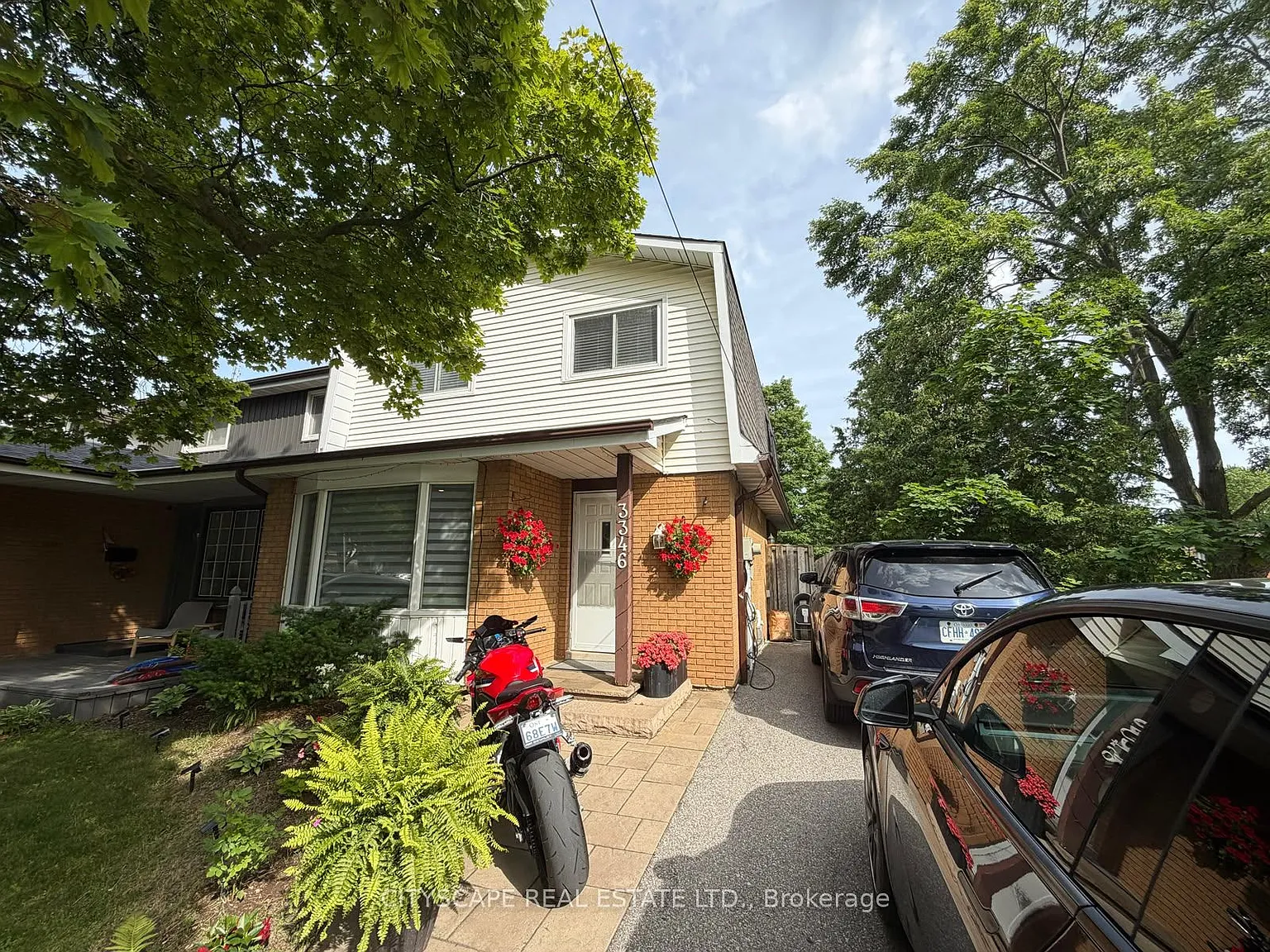 4 bed, $3,500 — Photo 1