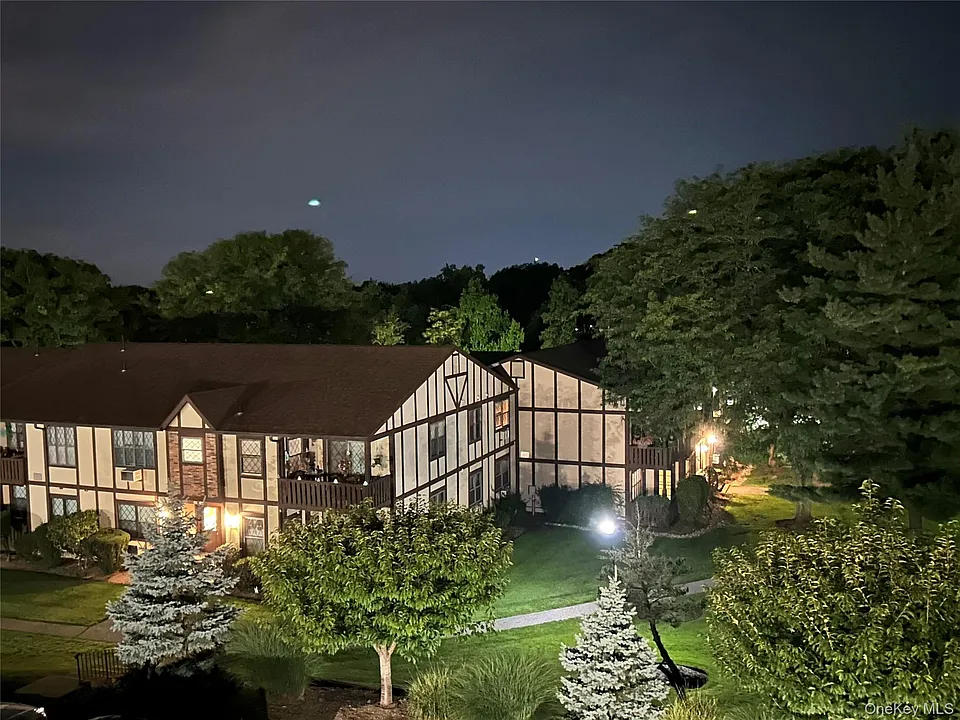 493 Sierra Vista Ln