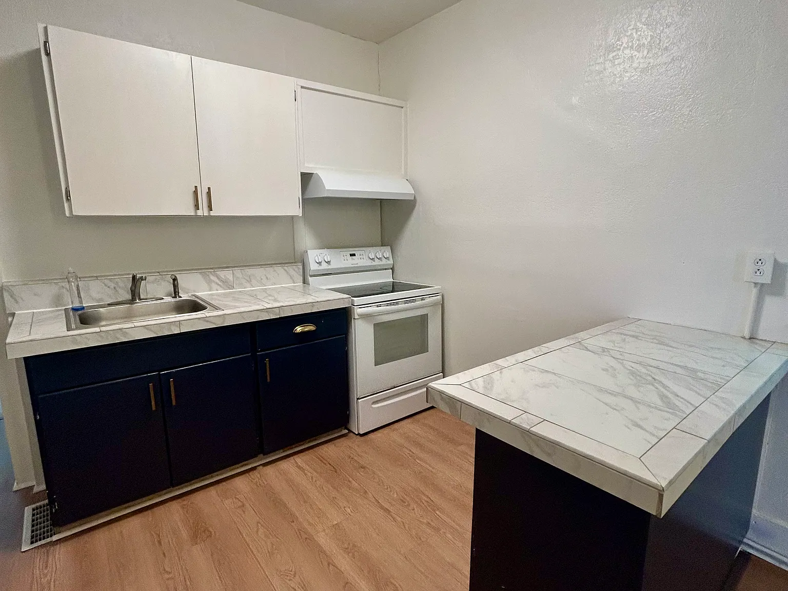 2 bed, 600 sqft, $1,200 — Photo 4