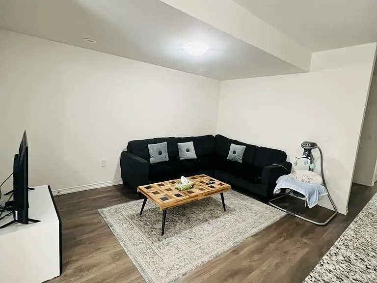 8835 Sheppard Ave E — Photo 2