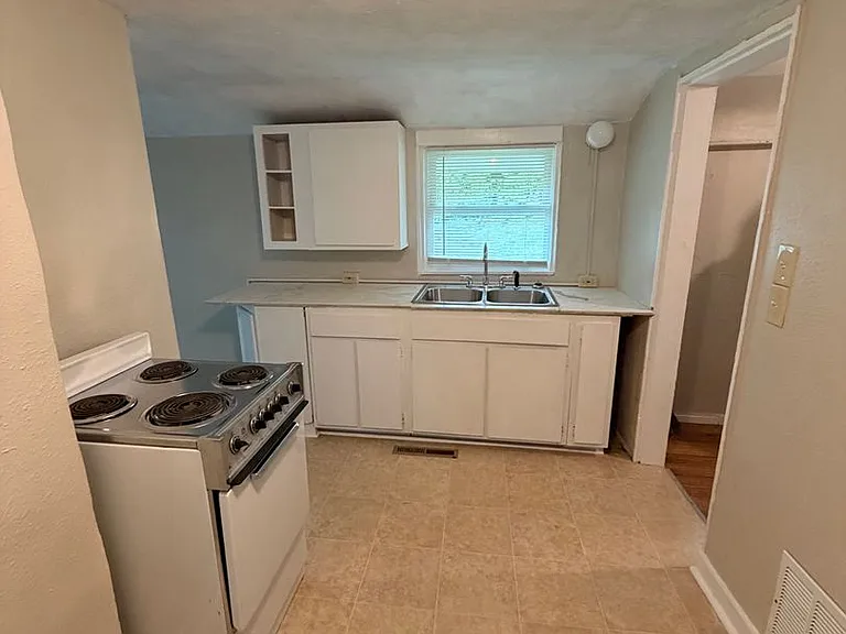 714 Hazel St — Photo 5