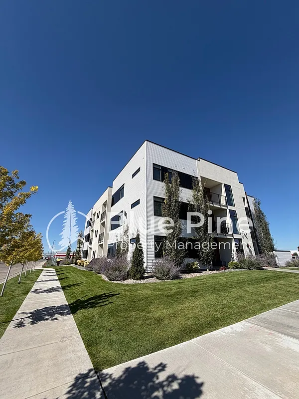 311 E Lorene St — Photo 1
