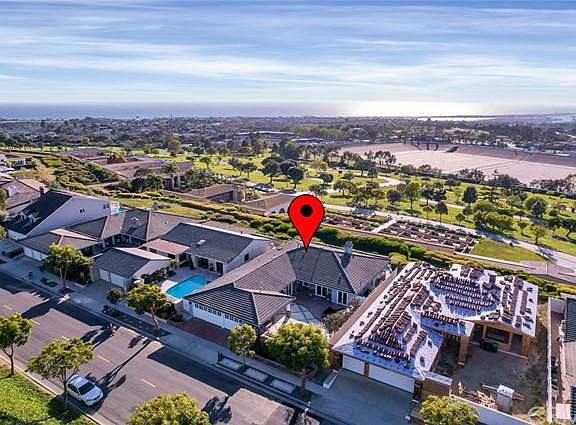 4th image of 17 Carmel Bay Dr