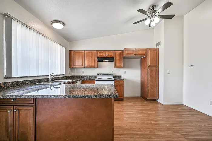 11102 W Turney Ave — Photo 12