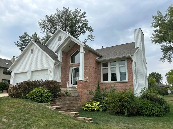 1816 Greentree Ct NW, Cedar Rapids, IA 52405