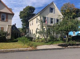 82 Beacon St, Lowell, MA 01850
