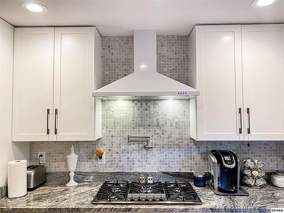 3rd image of 5660 Brandon Park Dr