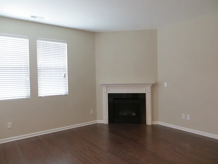 547 Libson St — Photo 3