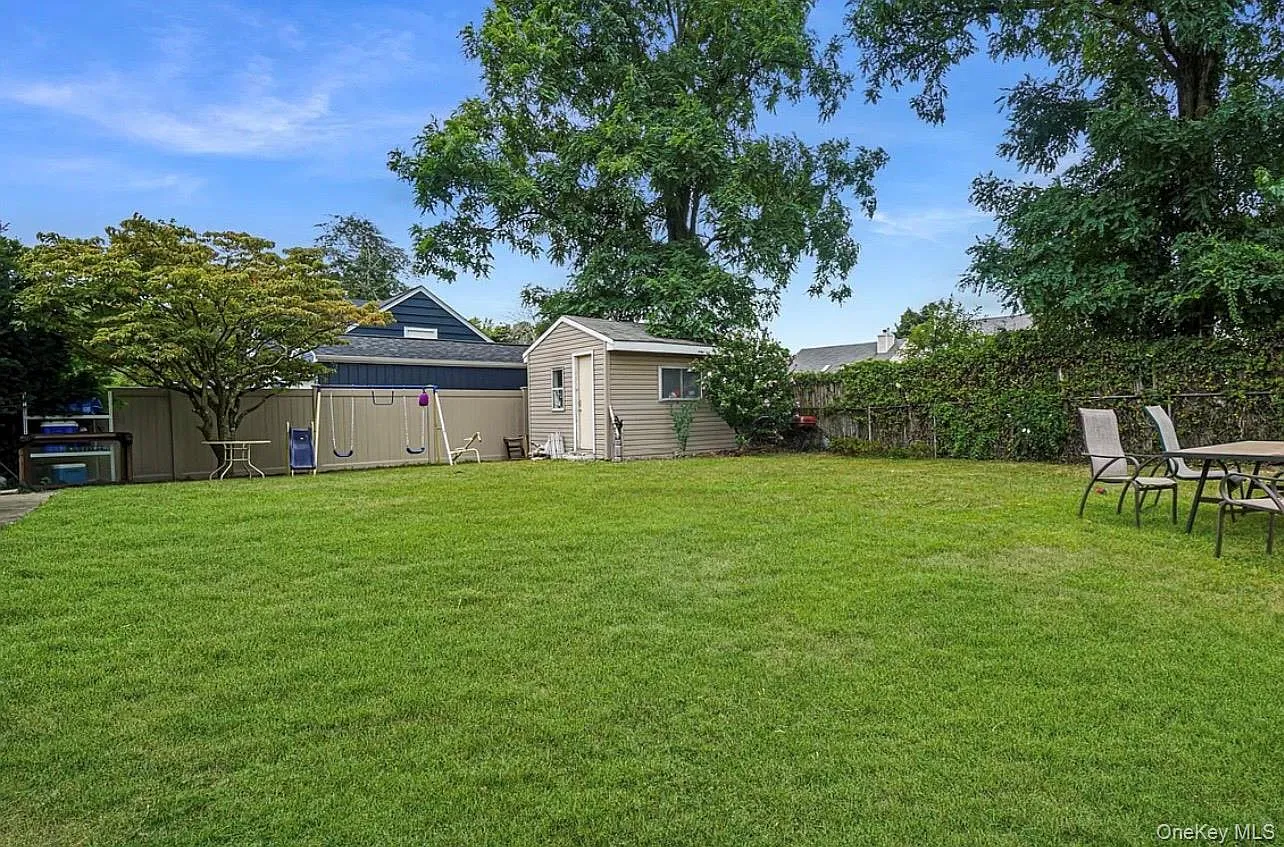 3 bed, 1.0 bath, 900 sqft, $3,500 — Photo 3