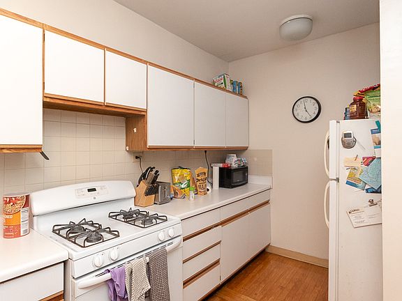 3rd image of 4257 N Winchester Ave Unit 4