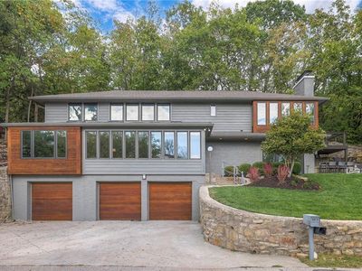 132 Lakeshore Dr W, Lenexa, KS, 66217