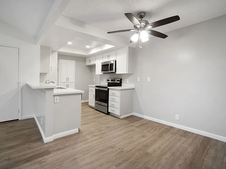 River Oaks Apartments — Photo 37