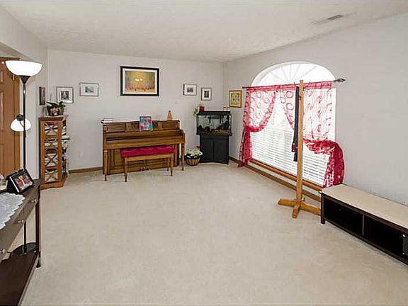 4th image of 1324 Evergreen Dr
