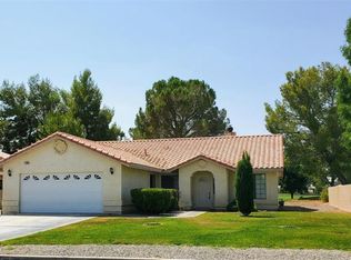 27805 Hummingbird Ln, Helendale, CA 92342