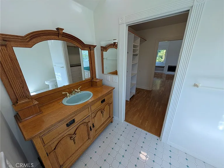 582 N Sunnyslope Ave — Photo 57