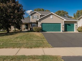 1808 Evergreen Ln, Shakopee, MN 55379