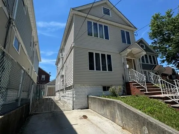 616 College Place, College Point, NY 11356