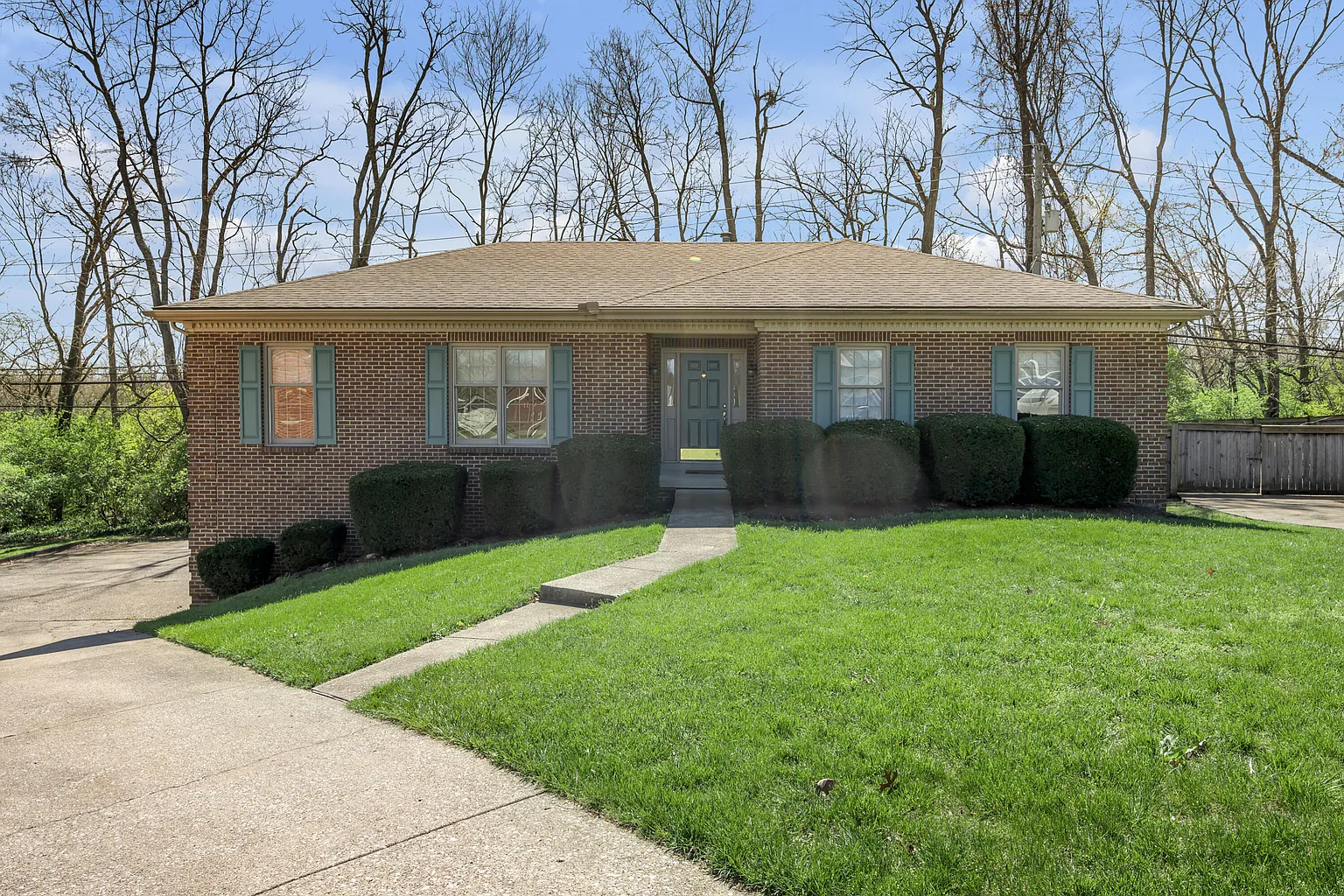 1112 Pepperhill Cir photo 1