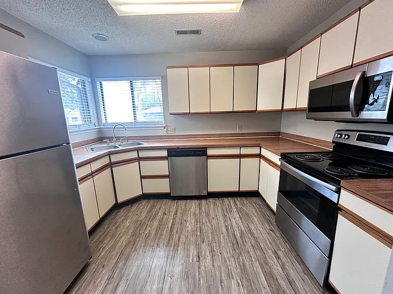 6536 Valene Ct — Photo 10