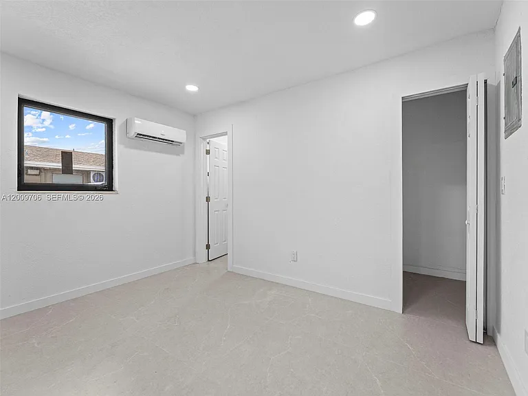 1366 W 29th St #1 — Photo 17