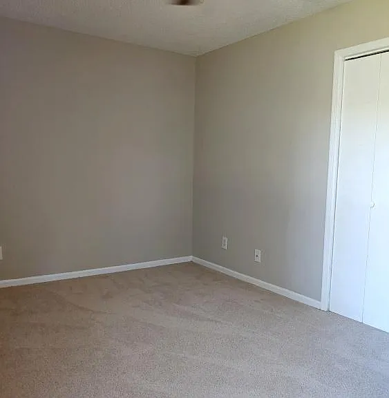 102 Pelham Dr — Photo 28