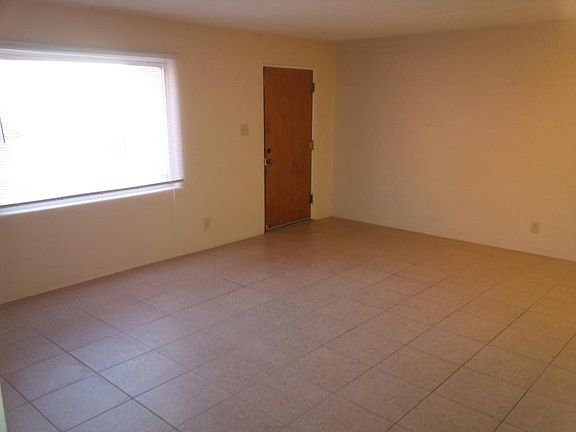 5th image of 7427 Leah Dr NE