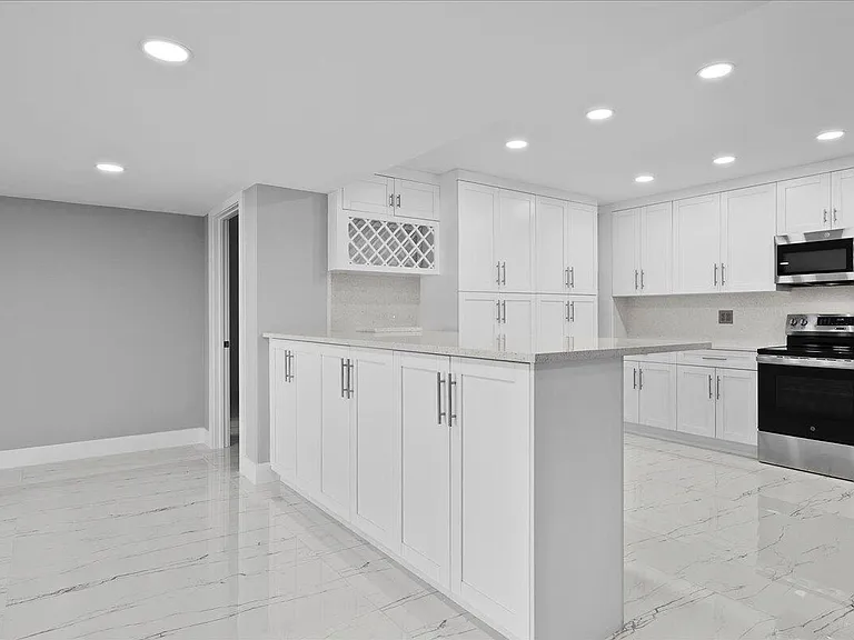 3040 Lake Shore Dr #101 — Photo 1