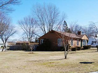 99 Weeden Ave, Rumford, RI 02916
