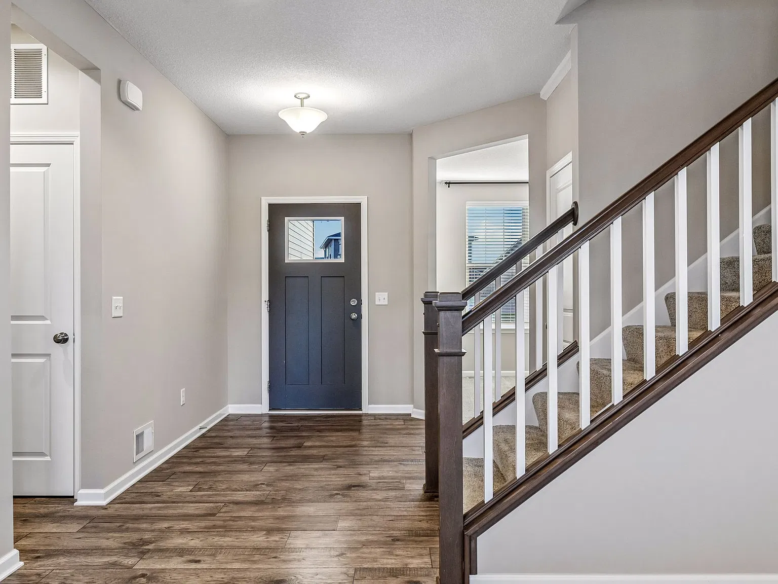 3 bed, 2376 sqft, $3,250 — Photo 2