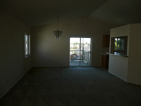 LIVING ROOM/DINING ROOM
