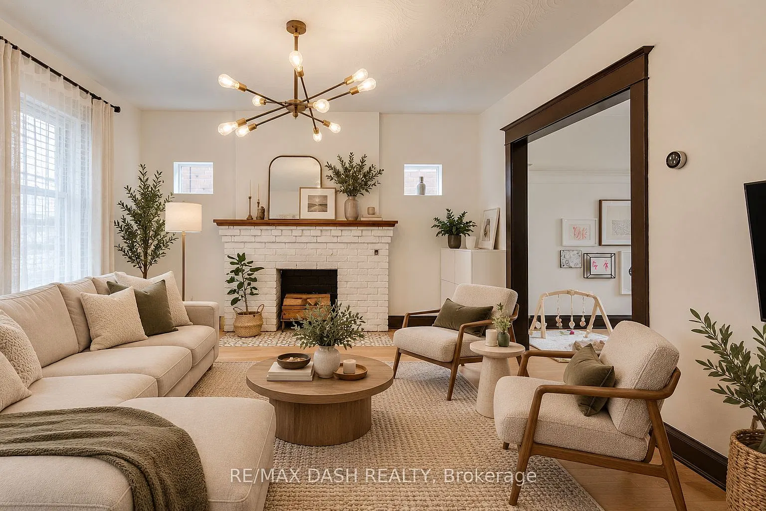 4 bed, $4,350 — Photo 1