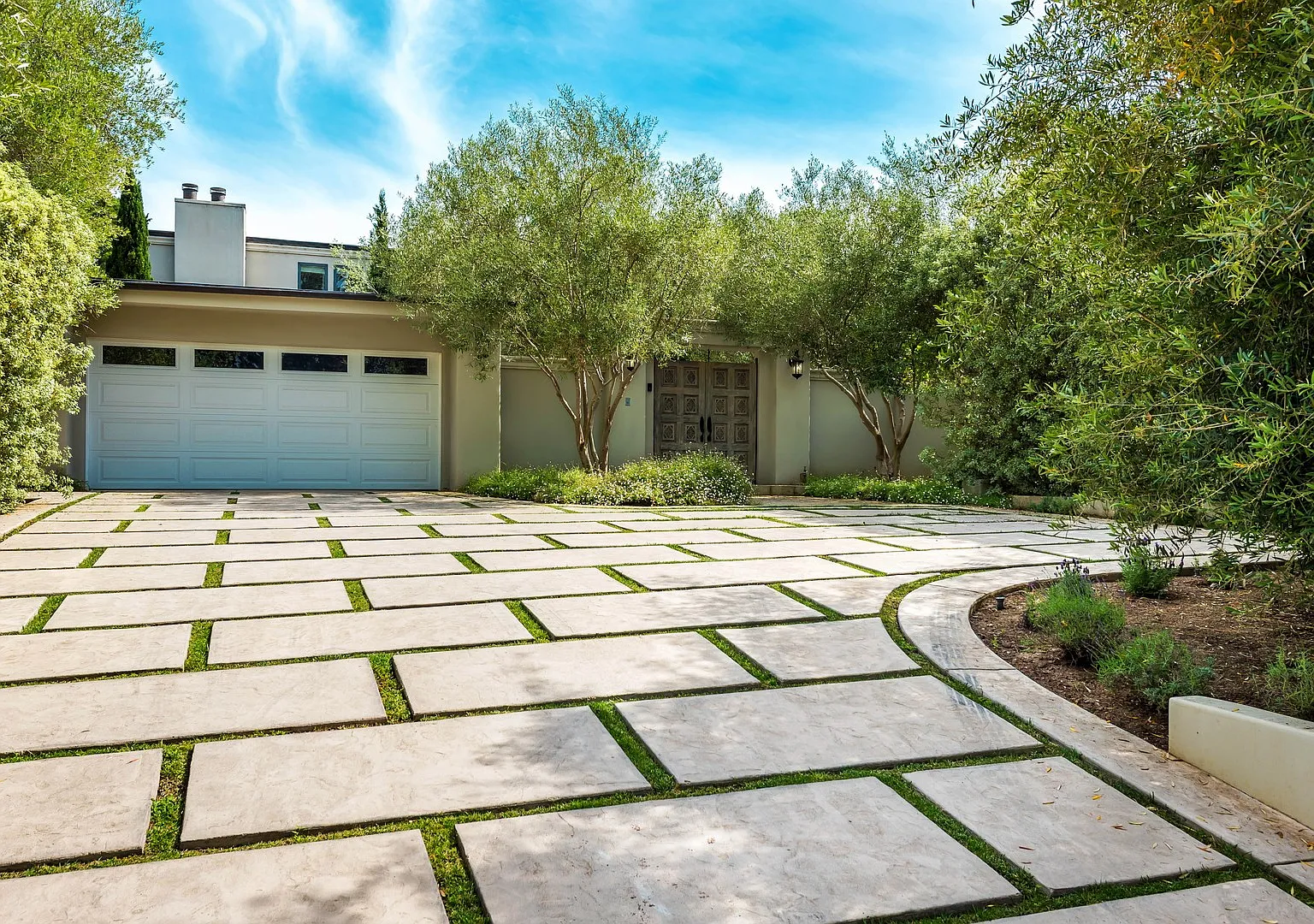 Spectacular and Spacious Tuscan style Montecito Home with Pool! — Photo 3