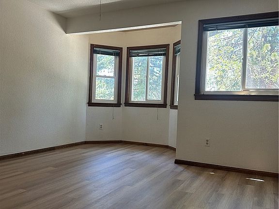 5th image of 2359 Oak Dr