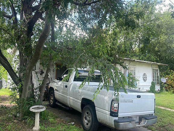 3rd image of 203 Sheila Dr