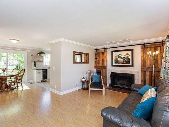 5th image of 1704 Twin Oaks Ct
