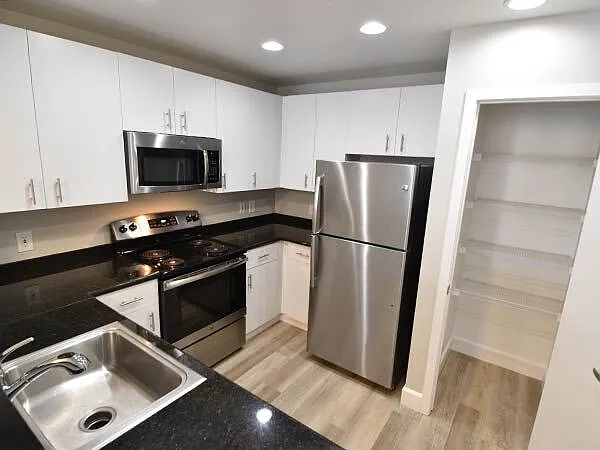 33 South Third — Photo 6
