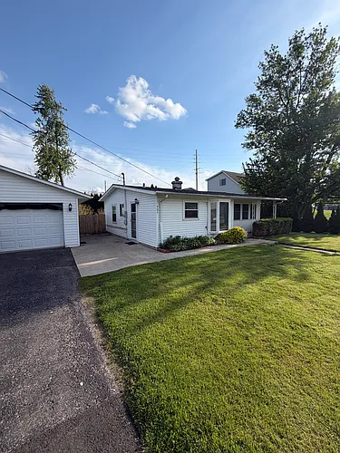 402 Roseberry St Photo 1