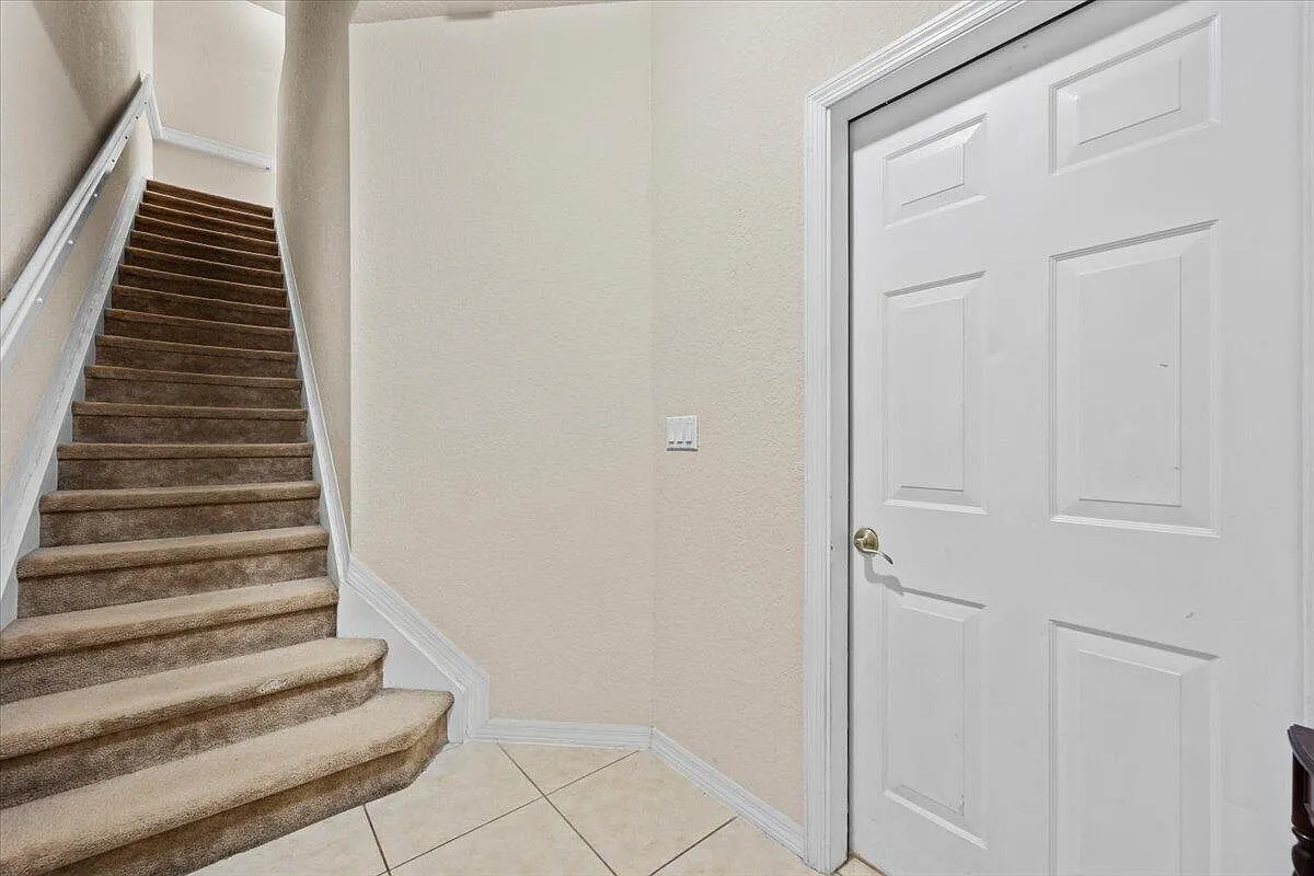3 bed, 2.5 bath, 1897 sqft, $3,500 — Photo 4